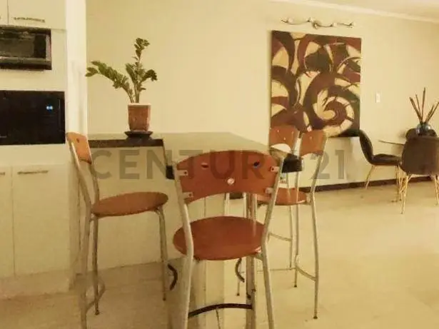 En Venta apartamento amoblado en Urbanización Juanico. Excelente ubicación.