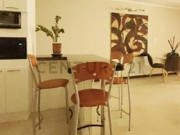 En Venta apartamento amoblado en Urbanización Juanico. Excelente ubicación.