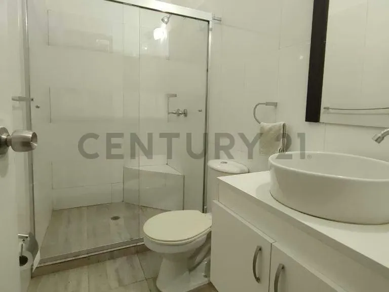 En Venta apartamento amoblado en Urbanización Juanico. Excelente ubicación. - 9