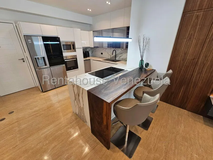 Apartamento (1 Nivel) en Alquiler en Campo Alegre, Distrito Metropolitano - 3