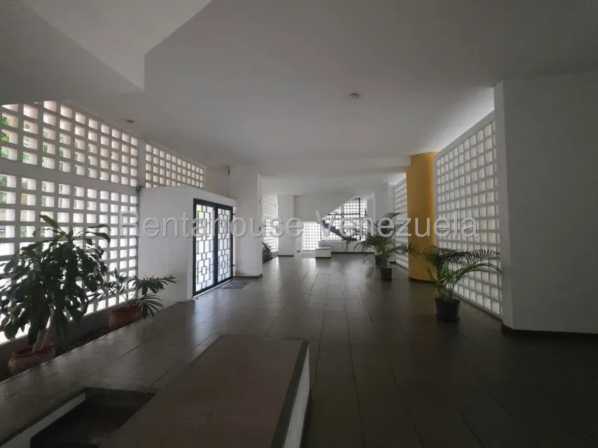 Apartamento (1 Nivel) en Alquiler en Las Mercedes, Distrito Metropolitano - 2