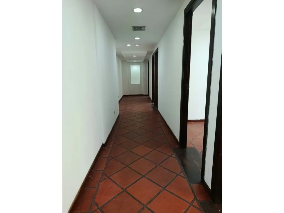 Oficina en alquiler 145m², El Rosal - 8