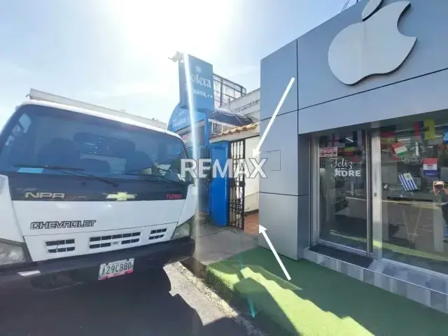 SE ALQUILA CASA PARA USO COMERCIAL