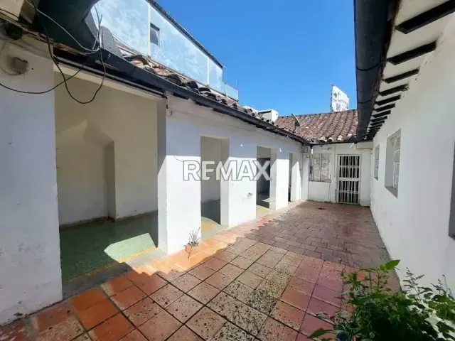SE ALQUILA CASA PARA USO COMERCIAL - 2