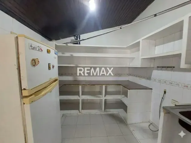 SE ALQUILA CASA PARA USO COMERCIAL - 6