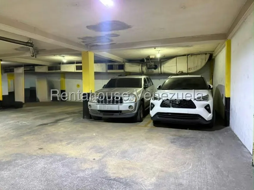 Apartamento (1 Nivel) en Venta en Los Palos Grandes, Distrito Metropolitano - 12