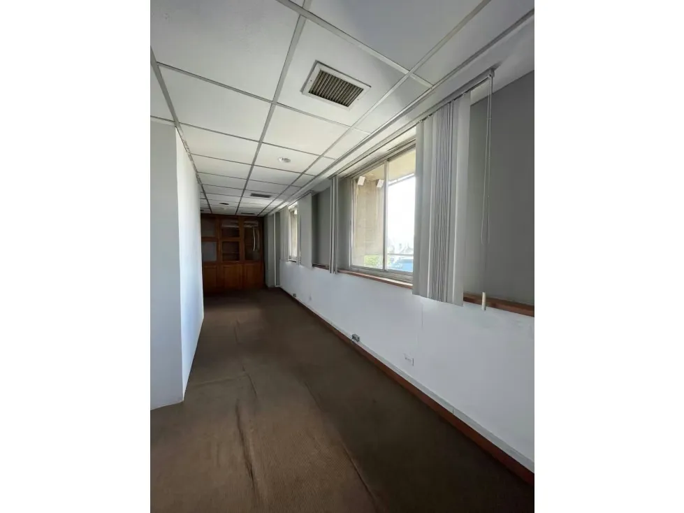 Oficina en venta en Plaza Venezuela Torre Phelps - 12