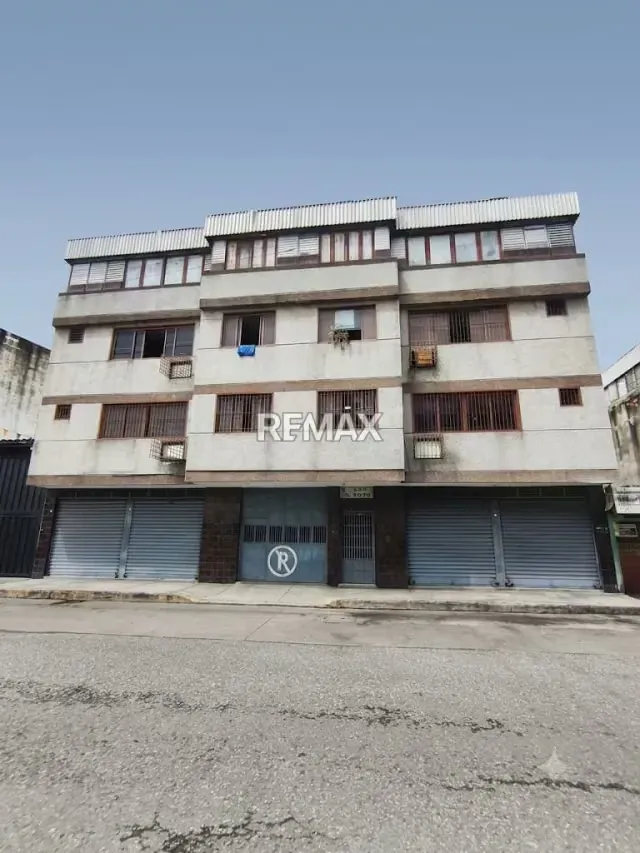 EN VENTA EDIFICIO COMERCIAL DE CUATRO PISOS EN ZONA CENTRO DE MARACAY CALLE PAEZ