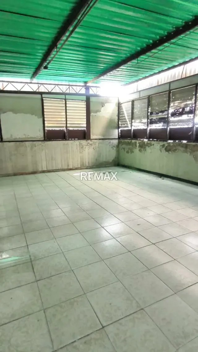 EN VENTA EDIFICIO COMERCIAL DE CUATRO PISOS EN ZONA CENTRO DE MARACAY CALLE PAEZ - 14