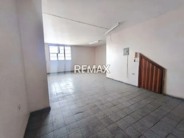EN VENTA EDIFICIO COMERCIAL DE CUATRO PISOS EN ZONA CENTRO DE MARACAY CALLE PAEZ - 2