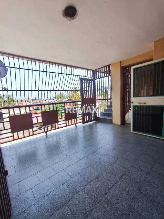 EN VENTA EDIFICIO COMERCIAL DE CUATRO PISOS EN ZONA CENTRO DE MARACAY CALLE PAEZ - 8