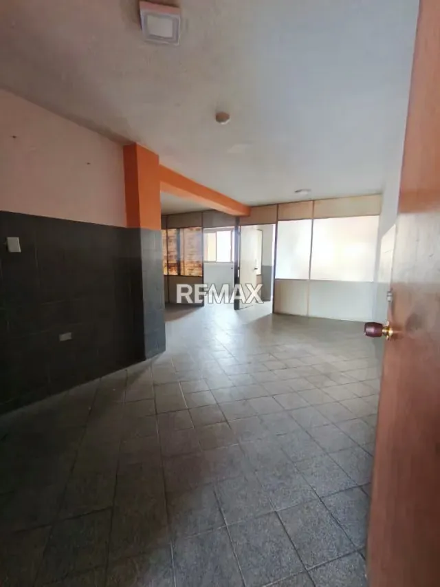 EN VENTA EDIFICIO COMERCIAL DE CUATRO PISOS EN ZONA CENTRO DE MARACAY CALLE PAEZ - 9