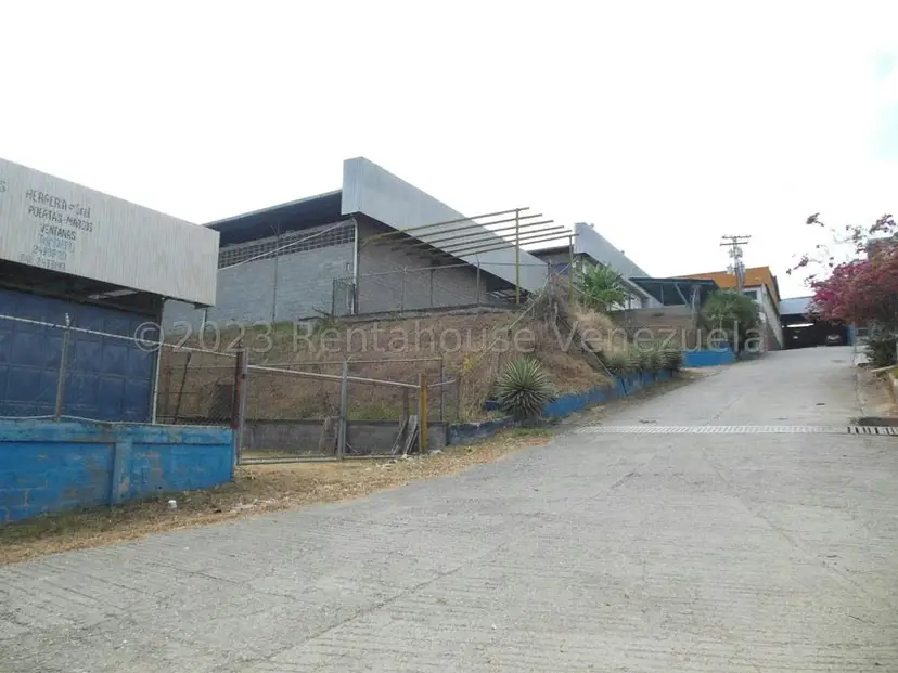 Comercial (Galpon - Deposito) en Venta en Centro de Charallave, Miranda