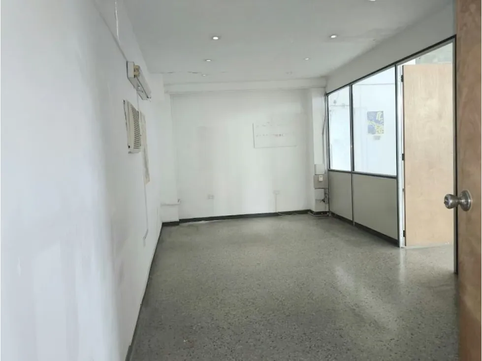 Alquilo planta industrial en primer piso 200m2 El Llanito 7662 - 3
