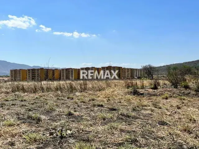 Venta de exclusivo y extraordinario lote de terreno en Variante San Diego