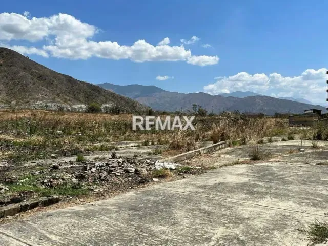 Venta de exclusivo y extraordinario lote de terreno en Variante San Diego - 2