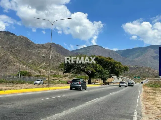 Venta de exclusivo y extraordinario lote de terreno en Variante San Diego - 4