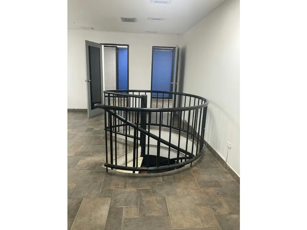 Vendo local comercial 215m2 La Urbina 9571 - 18