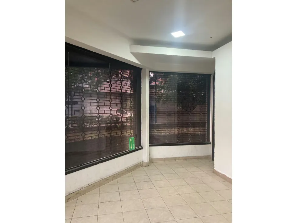 Vendo local comercial 215m2 La Urbina 9571 - 5