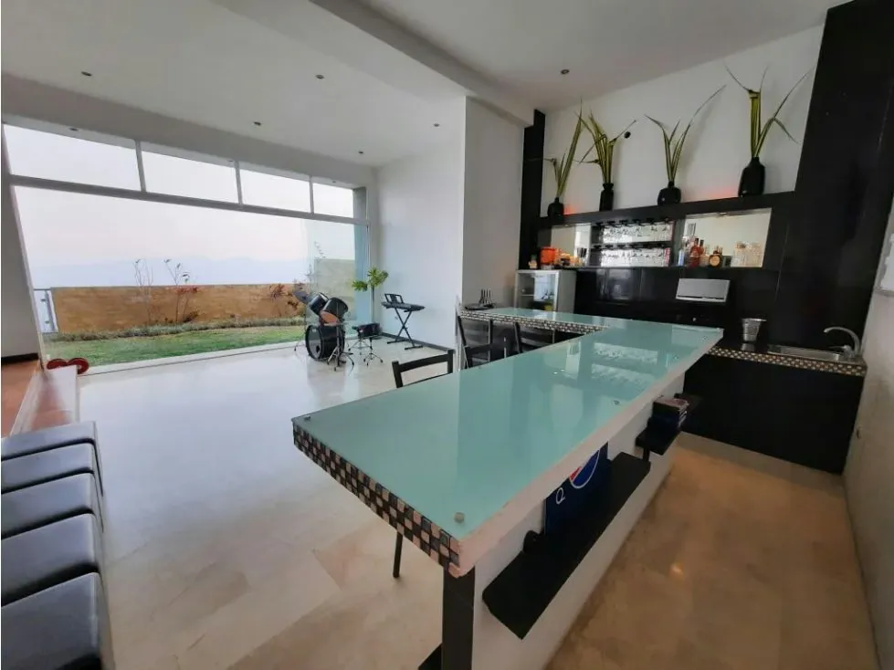 Casa en Venta En Colinas de La Lagunita 5H/ 5B/ 8P - 14