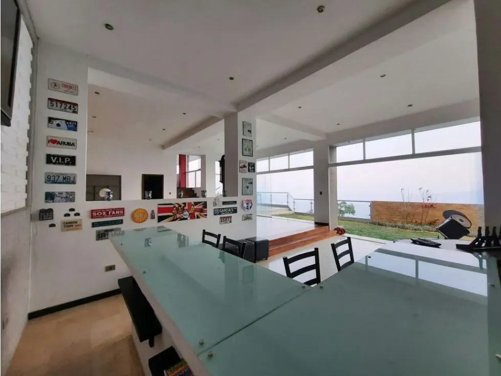 Casa en Venta En Colinas de La Lagunita 5H/ 5B/ 8P - 15