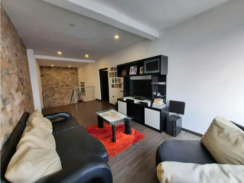 Casa en Venta En Colinas de La Lagunita 5H/ 5B/ 8P - 21