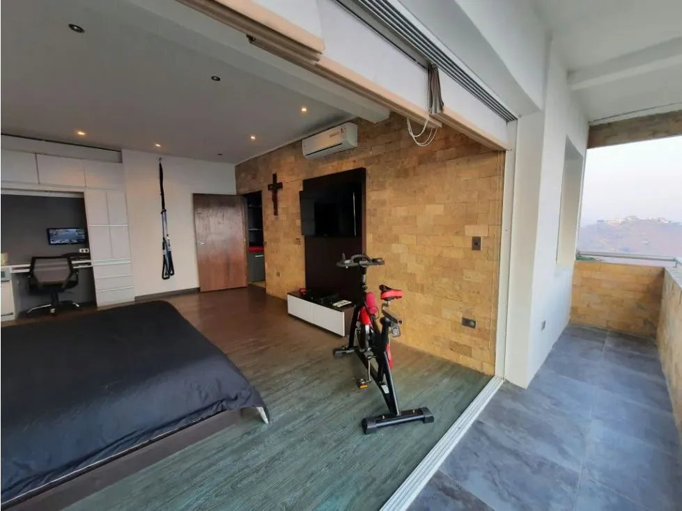 Casa en Venta En Colinas de La Lagunita 5H/ 5B/ 8P - 25