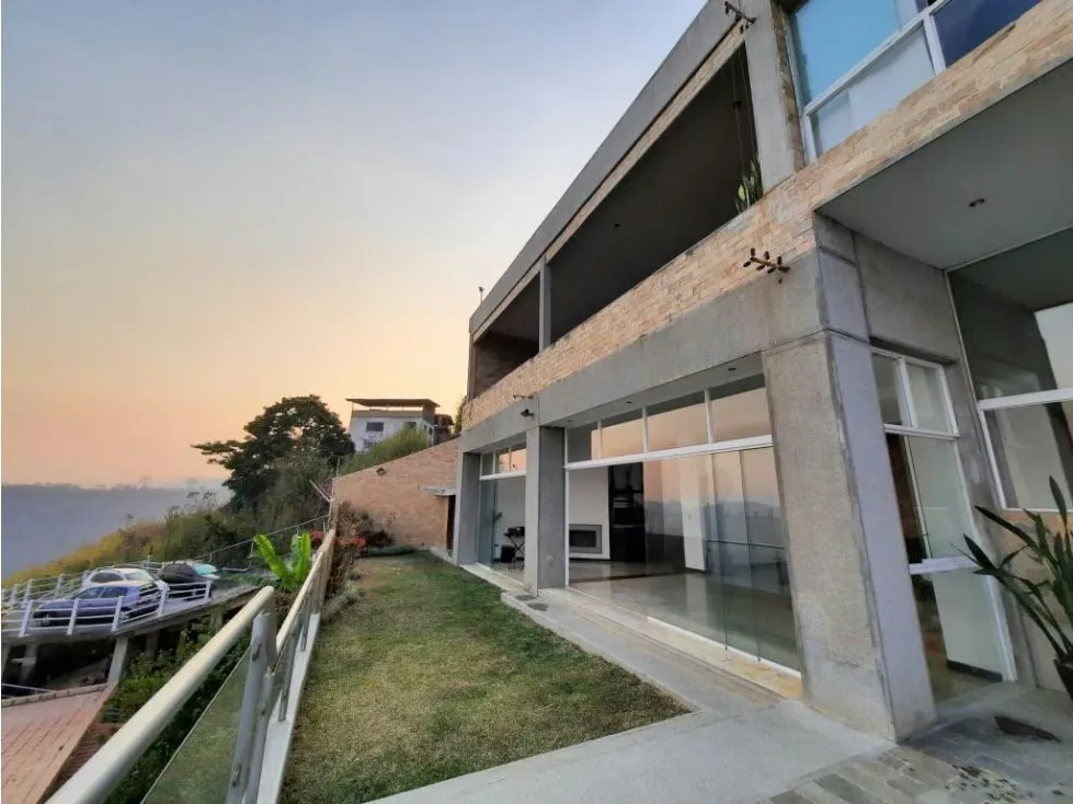 Casa en Venta En Colinas de La Lagunita 5H/ 5B/ 8P - 42