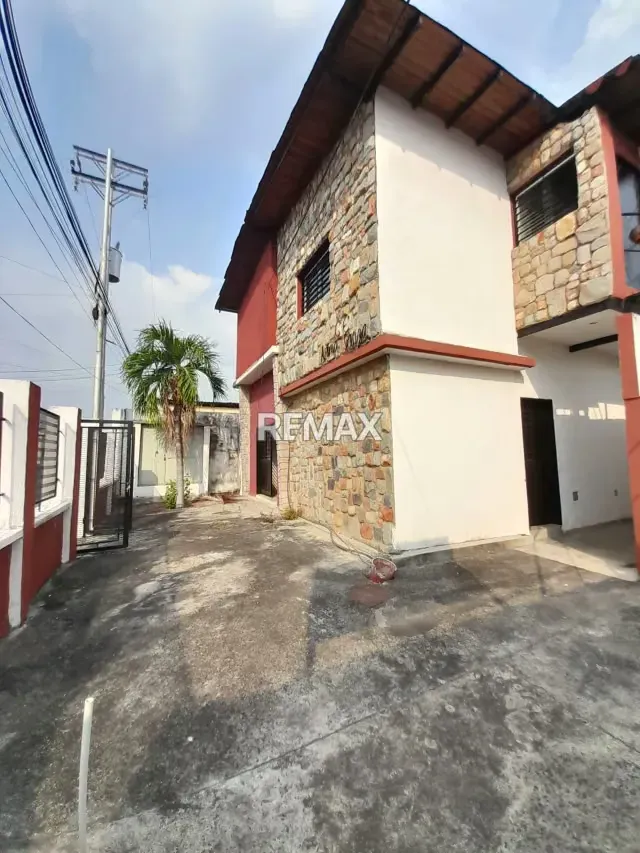 En Venta Alquiler Centro Empresarial Arena Plaza, ubicado en Guanare, en la Carrera 11, entre Calles 11 y 12, Sector La Arenosa. Guanare, Portuguesa, Venezuela - 13