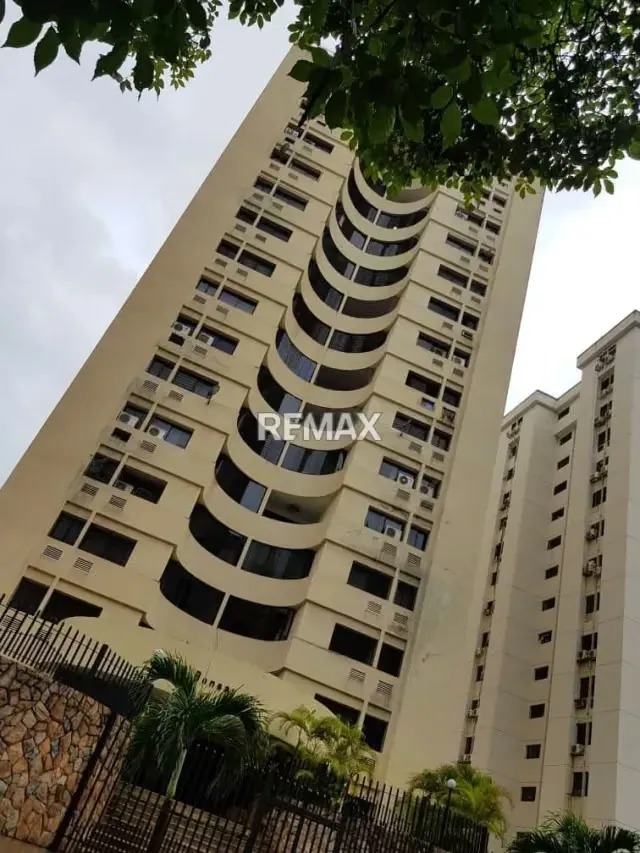 APARTAMENTO AMOBLADO EN ALQUILER RESD. BONSAI Urb. Valles de Camoruco