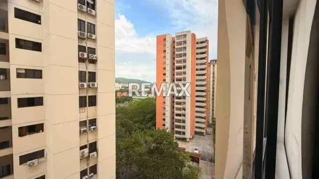 APARTAMENTO AMOBLADO EN ALQUILER RESD. BONSAI Urb. Valles de Camoruco - 2