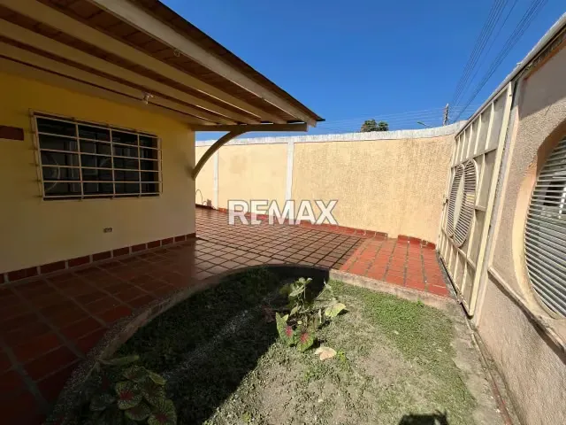 EN VENTA HERMOSA CASA. URBANIZACIÓN PRIVADA PALMA REAL . ARAURE - 9