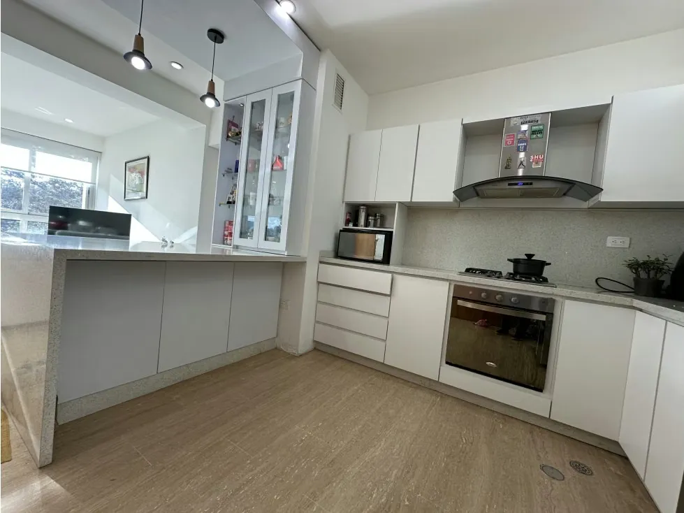 Exclusivo Apartamento en Alquiler en Campo Alegre Bella - 6
