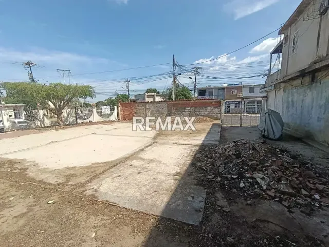 Terreno en venta en la Urbanización San Francisco, Avenida 25 - 3
