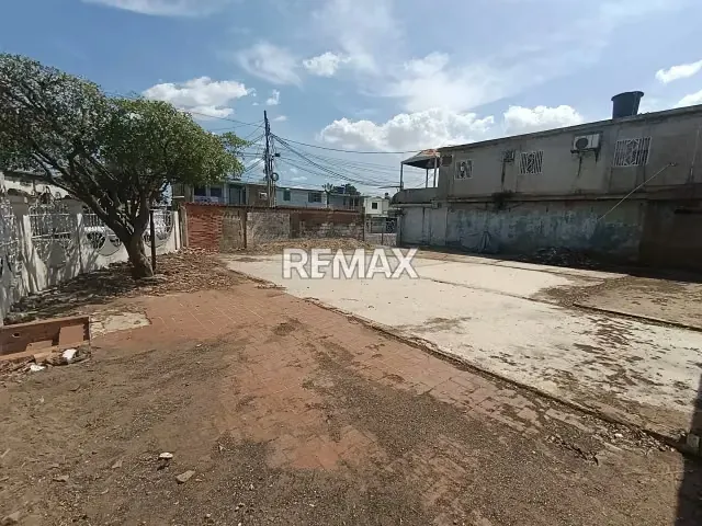 Terreno en venta en la Urbanización San Francisco, Avenida 25 - 4