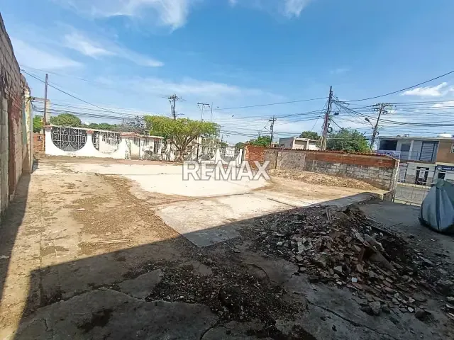 Terreno en venta en la Urbanización San Francisco, Avenida 25 - 5