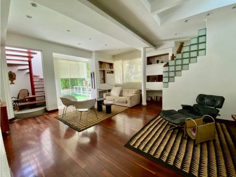 Se vende casa 529m2 5+s/8b/4p San Román - 3