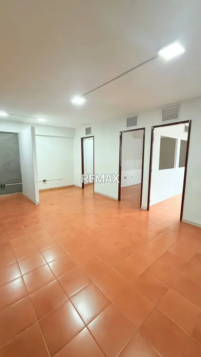 PLANTA ELECTICA TOTAL 100% SE ALQUILA OFICINA 70m2 C.C. IMPERIAL II AV BOLIVAR DIAGONAL AL MULTIMAX