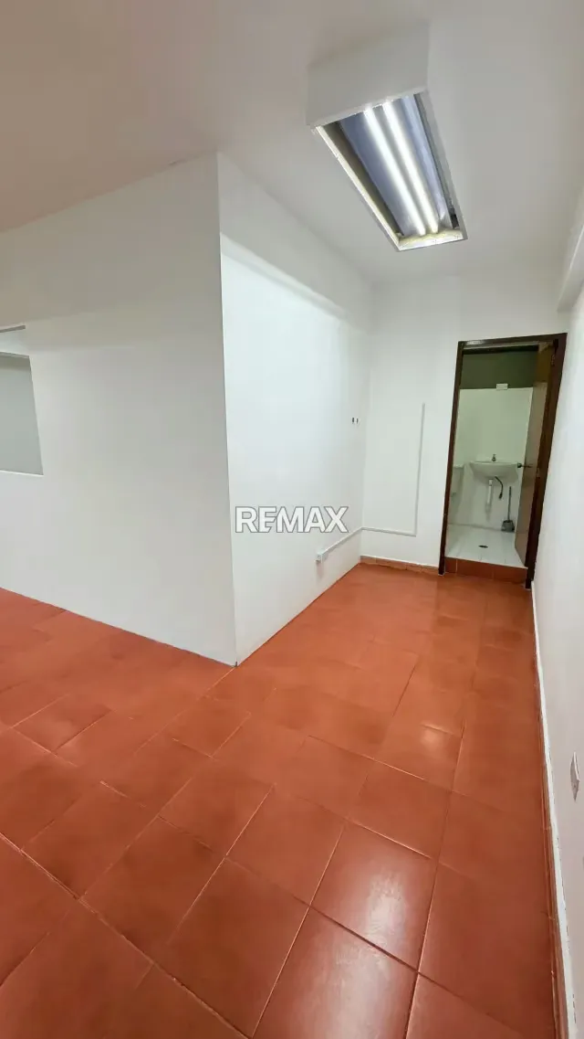PLANTA ELECTICA TOTAL 100% SE ALQUILA OFICINA 70m2 C.C. IMPERIAL II AV BOLIVAR DIAGONAL AL MULTIMAX - 4