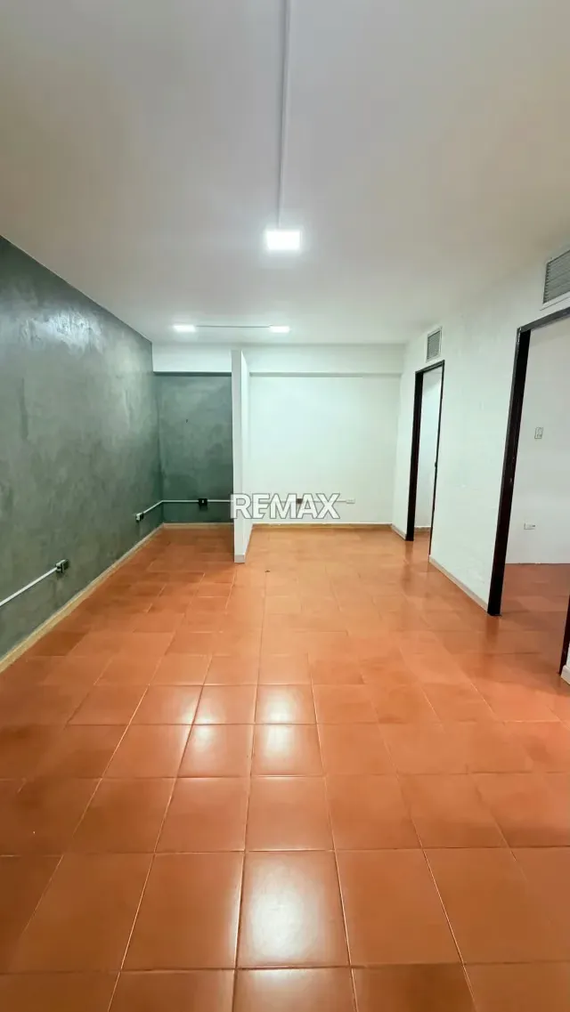 PLANTA ELECTICA TOTAL 100% SE ALQUILA OFICINA 70m2 C.C. IMPERIAL II AV BOLIVAR DIAGONAL AL MULTIMAX - 10