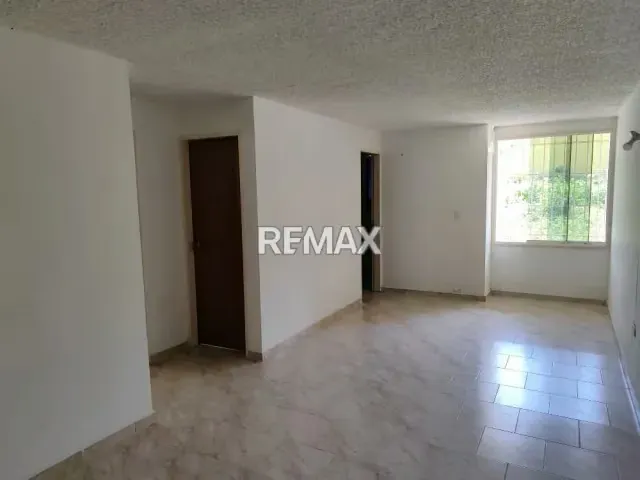 Apartamento en Venta Res Las Clavellinas Charallave - 2
