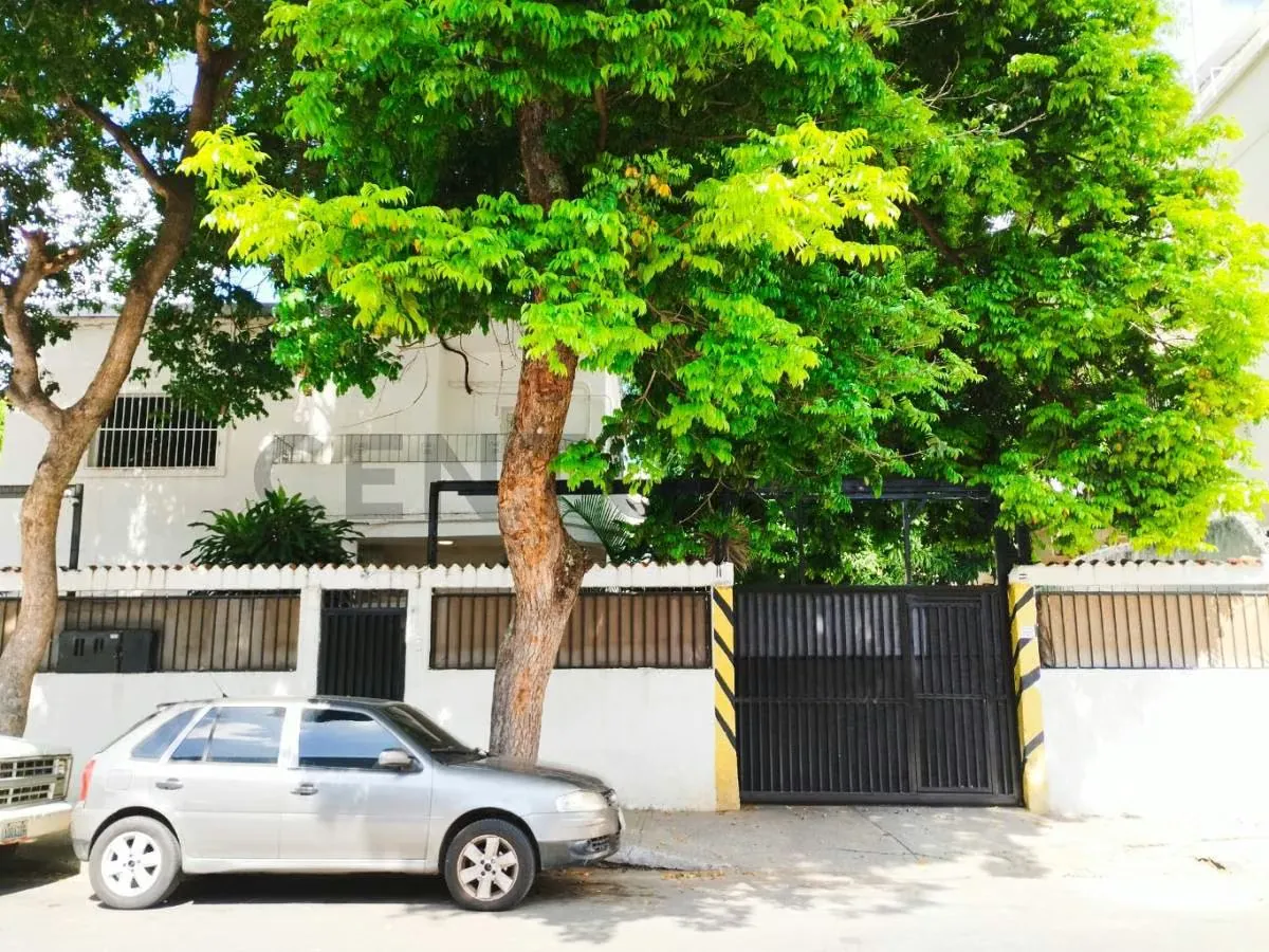 Alquiler de Local Comercial de 200 m2 en La Carlota- Caracas