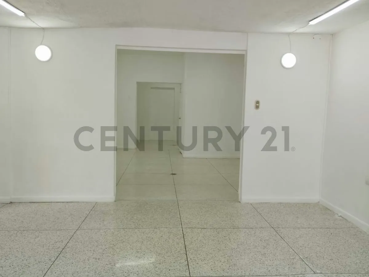 Alquiler de Local Comercial de 200 m2 en La Carlota- Caracas - 13