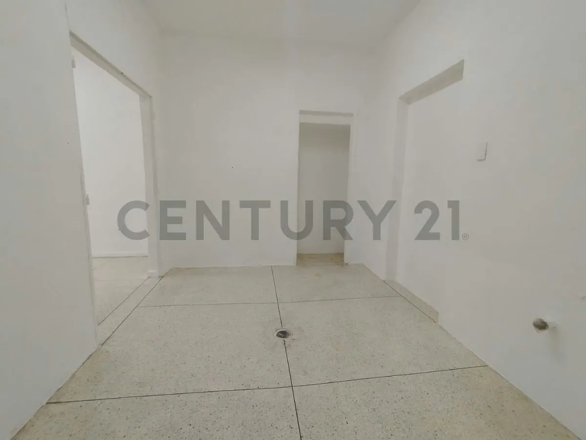 Alquiler de Local Comercial de 200 m2 en La Carlota- Caracas - 14