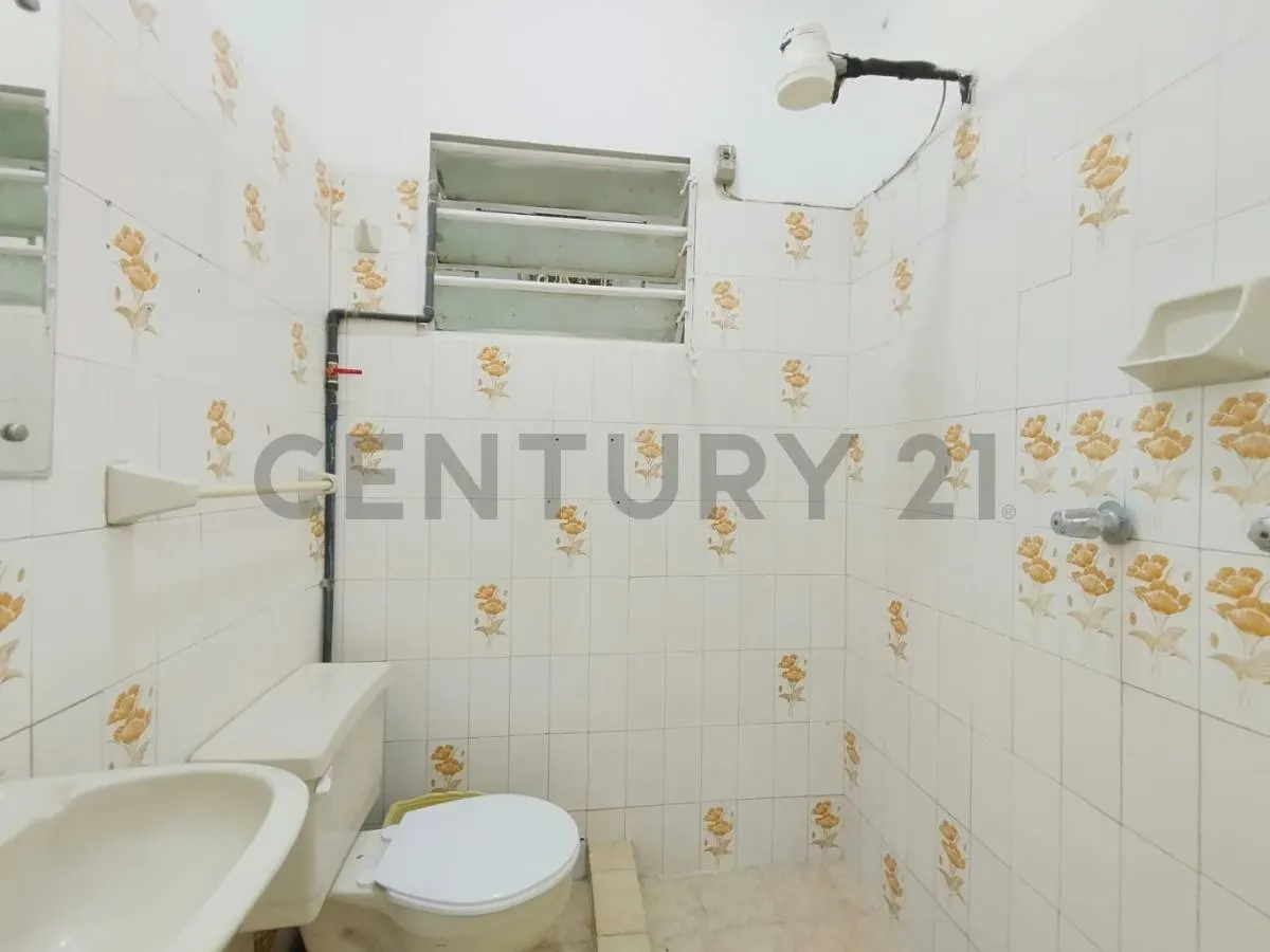 Alquiler de Local Comercial de 200 m2 en La Carlota- Caracas - 15