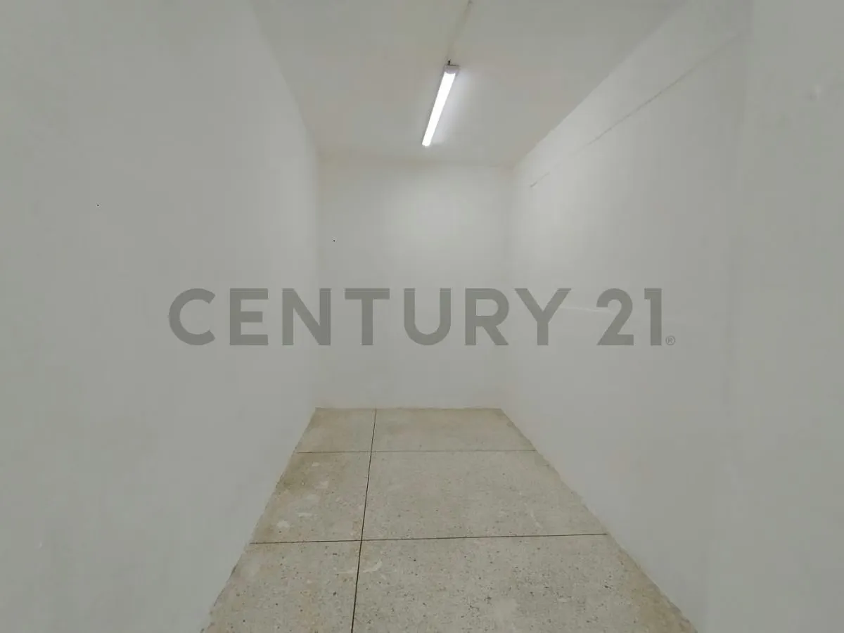 Alquiler de Local Comercial de 200 m2 en La Carlota- Caracas - 5