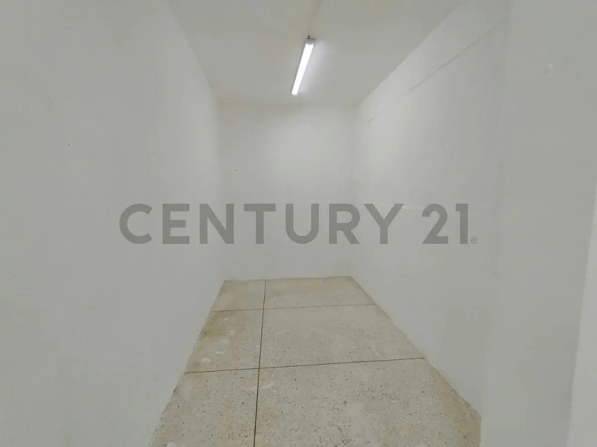 Alquiler de Local Comercial de 200 m2 en La Carlota- Caracas - 9