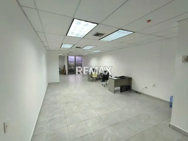 En venta oficina comercial en el hesperia world tarde Center de Valencia