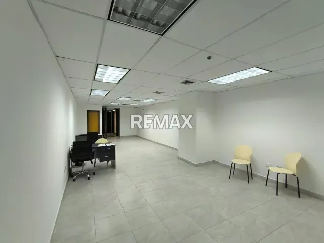 En venta oficina comercial en el hesperia world tarde Center de Valencia - 2