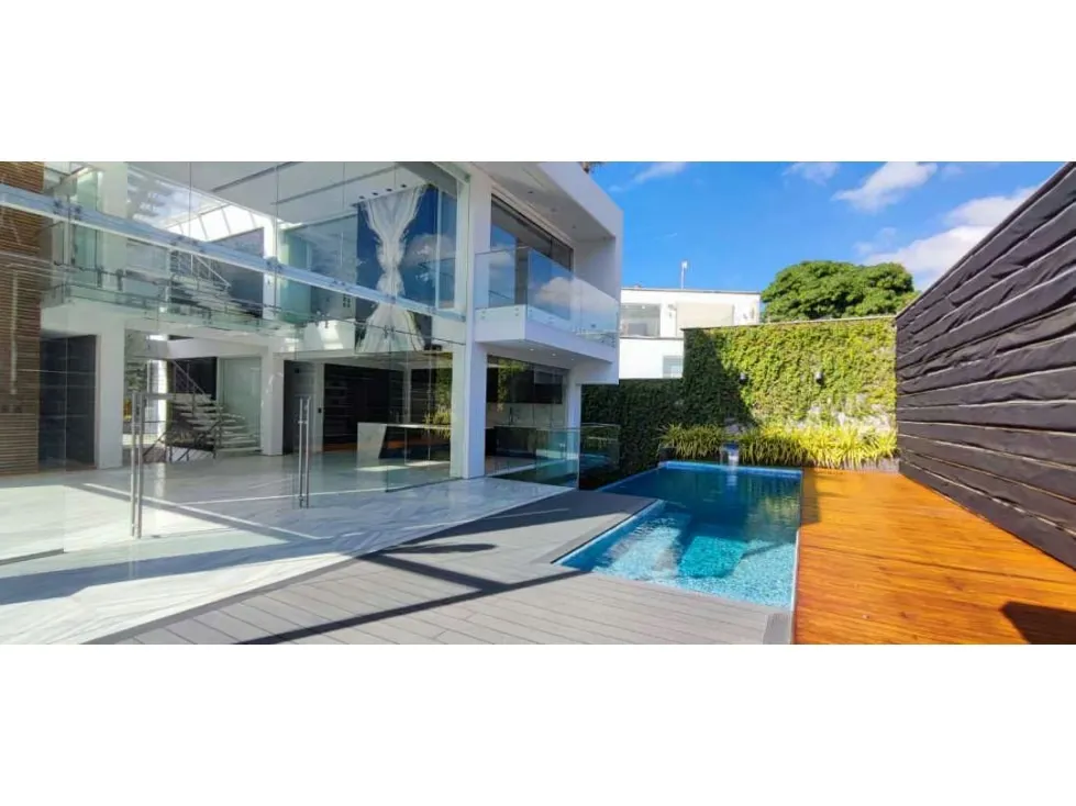 Se vende casa 500m2 La Floresta 3768 - 3
